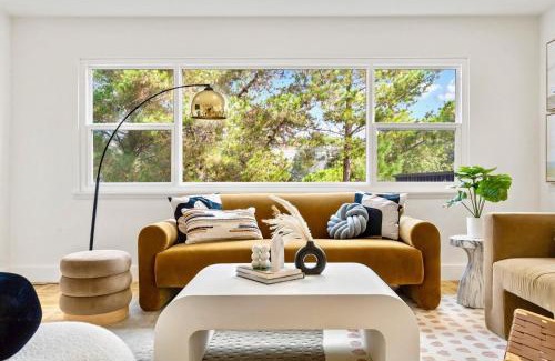 Linda Mar House | @ Marbella Lane - Modern 4BR Coastal Charm