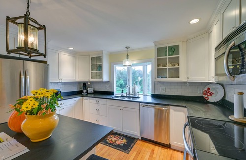 Marblehead Apartment | Marblehead Retreat w/Sprawling Yard & Gas Grill!