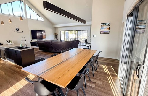 Nangkita House | Marbles Riverview House (Pet Friendly) Sleeps 10