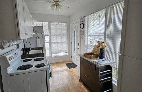 Arabi Apartment | MARCH MADNESS DISCOUNTS! Email for info!nLGBTQ Owned! Minutes from the Quarter!
