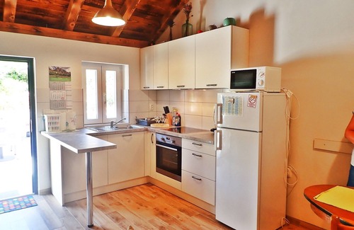 Seline Apartment | Mareta apartment with free wifi in a stone house