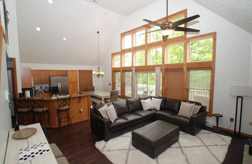 Tannersville Ski Chalet | Margarita Mountain Retreat | Hot Tub | 9Beds | Game Room