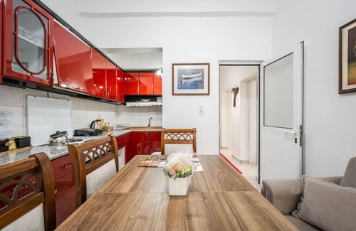 Gjirokaster Apartment | Maria's Apartment by PikHost