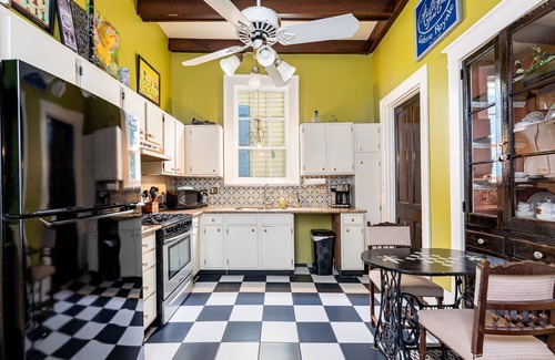 Faubourg Marigny House | Marigny Shotgun Home-3 Blks to French Quarter 2 Bedrooms