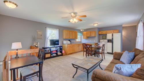 Lake City Apartment | Marigold Apartment - Cute Loft 5 Minutes to Marina