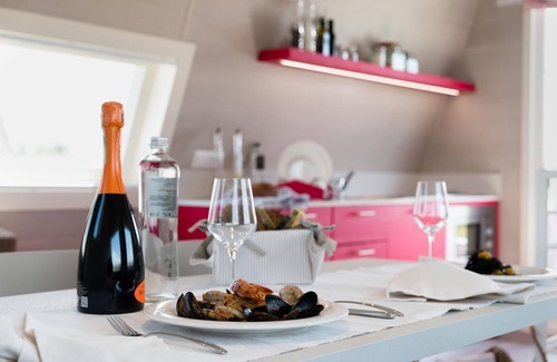 Lignano Sabbiadoro Boat Rental | Marina Azzurra Resort Houseboat Garden für 6 Personen