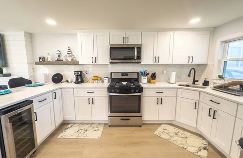 Bay Shore House | Marina Beach House - Pet Friendly