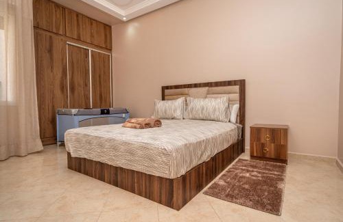 Tangier Apartment | Marina Bliss - Appartement Spacieux & Charmant - 5' à pied de la Marina, de la plage et de la Corniche - WIFI, AC, IPTV