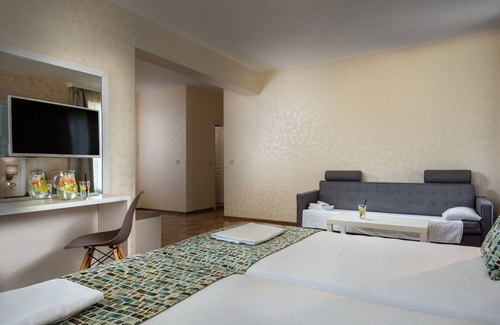 Obzor Bed & Breakfast | Marina Sands Bijou Boutique - Amazing views