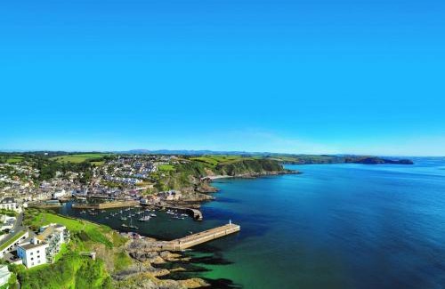 Saint Goran House | Marine Point, Mevagissey - sensational cliff top views of harbour and bay