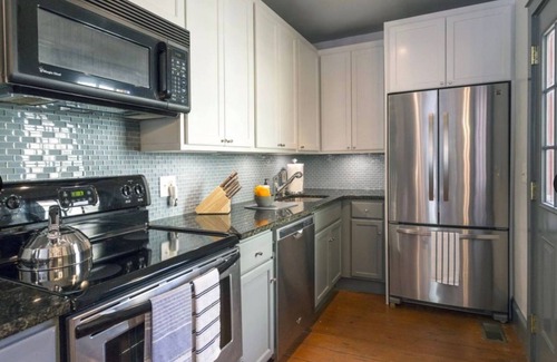 Beach Institute Cottage | Mariner’s Cottage in Historic District, Private Parking