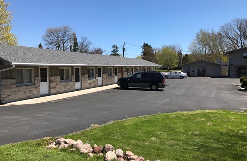 Marinette Hotel | Marinette Inn