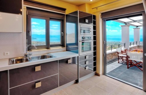 Kontos Hotel | Marini Luxury Apartments and Suites