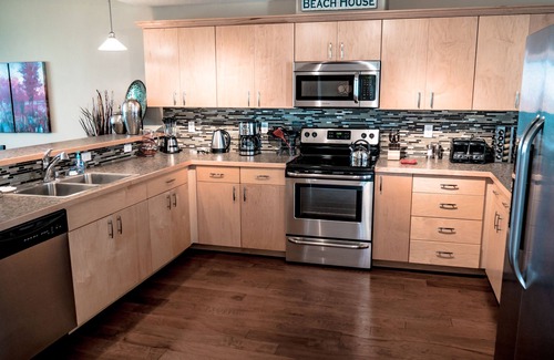 Ocean Shores Condo | Maritime Refuge Condominium - Oyhut Bay Seaside Village