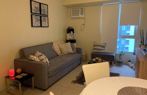 Bonifacio Global City Apartment | Marpolo Digs @ Shed BGC [near St. Luke's]