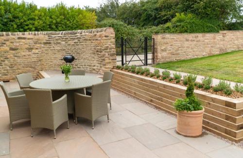 Worksop House | Marquesa - Modern dog-friendly barn on a country estate