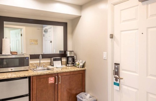 Barrier Island Apartment | Marriotts BeachPlace Towers - Studio