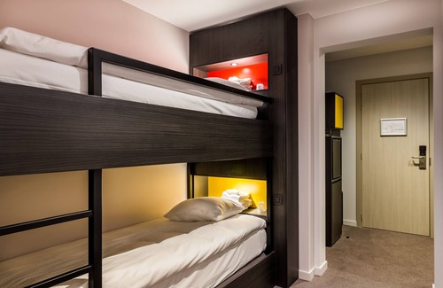 Tubize Hotel | Martin's Red