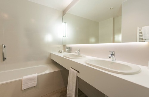 Tubize Hotel | Martin's Red
