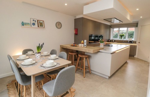 Aislaby Cottage | MARTINDALE COTTAGE, pet friendly, with a garden in Sleights