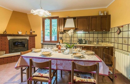 Sant'Andrea di Compito House | Marusca house with private pool, garden and WiFi