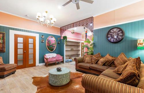 Gympie House | Mary's Manor - Luxurious & Stylish 3 Bedroom House - Pets Allowed!