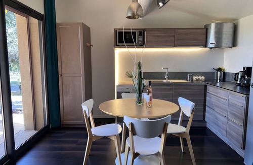 L'Isle-sur-la-Sorgue House | 'Mas des Sources independent Cottage, Very Nice view, cozy contemporary interior