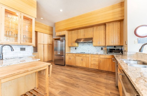 Keystone House | Massive Mountain Home & Panoramic Golf Views! Pet Friendly, Private Hot tub