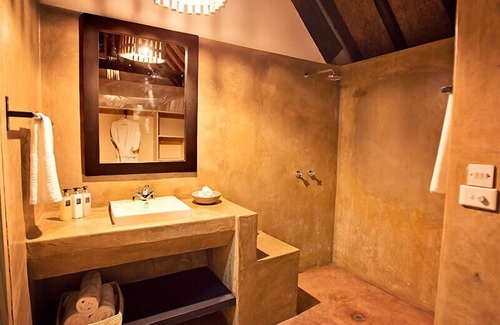 Victoria Falls Cabin | Masuwe Lodge