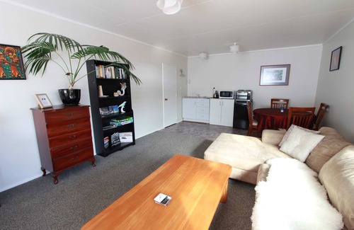 Onekaka Apartment | Matai Grove - Tranquil Bush Studio Retreat, Golden Bay