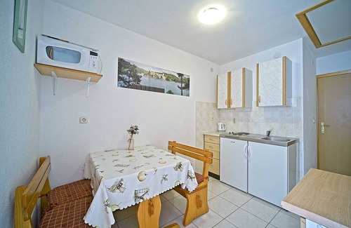 Pomena Apartment | Matana Pomena - A3 One-Bedroom Apartment with Balcony and Park View