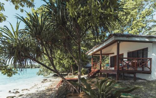 Port Lautour Bed & Breakfast | Matevulu Lodge