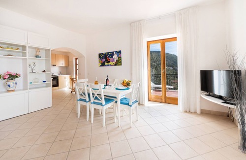 Marina del Cantone Apartment | Matisse Cantone