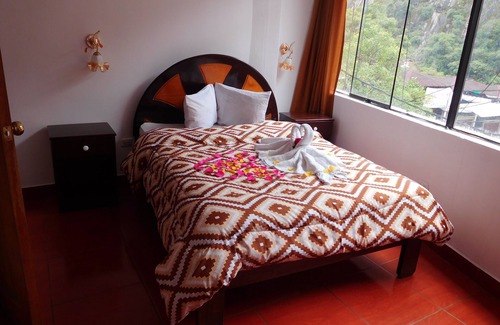 Aguas Calientes Hostel | matrimonial privado/sol naciente hostal/machupicchu