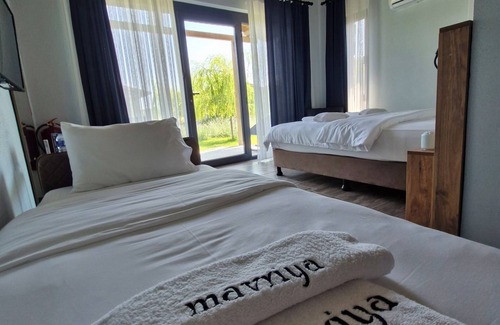 Ezine House | Mavriya