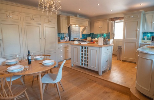Newton Abbot Cottage | May Blossom Barn