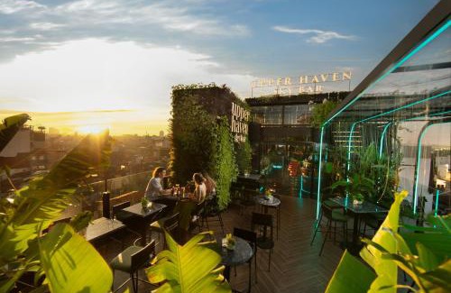 Hanoi Backpacker Quarter Hotel | MAY DE VILLE Crown Hotel