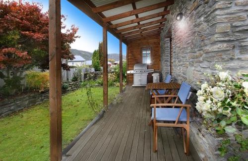Arrowtown House | Maytime Cottage - Arrowtown Holiday Home