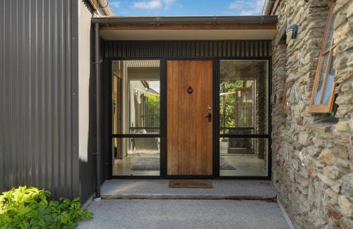 Arrowtown House | Maytime Cottage - Arrowtown Holiday Home