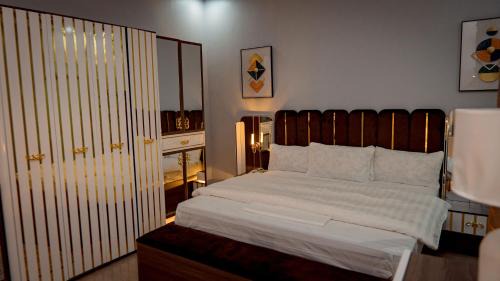 Kahama Hotel | Mboka Village