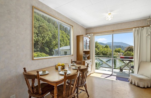 Havelock House | McFalls Bach - Havelock Holiday Home