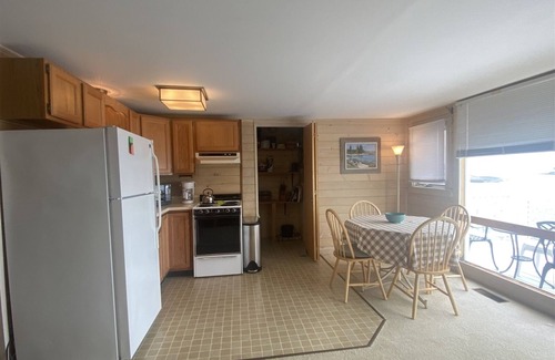 New Harbor Apartment | McFarland Shore | New Harbor