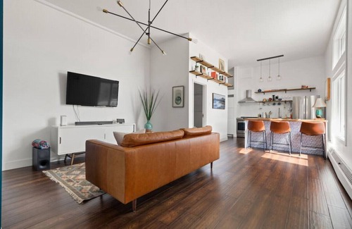 Inglewood Apartment | McGill Loft | Trendy | Iconic | Best Location
