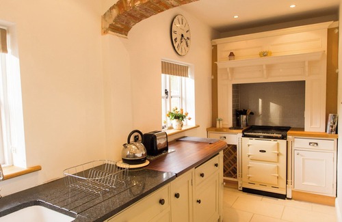 Petham Cottage | Meadow Cottage a pretty, Secluded 4 bedroom house.