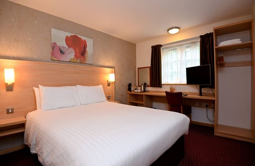 Knightcote Hotel | Meadow Farm, Redditch by Marstons Inns