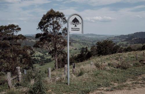 Carrabolla House | Meadow View Cottage