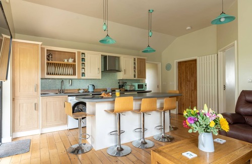 Cheddar Cabin | Meadow View lodge - Sleeps 4/5 with private hot tub