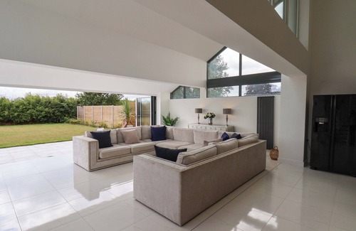 Walkington House | MEADOW VIEW, pet friendly, luxury holiday cottage in Walkington