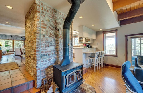 Auburn Cottage | Meadow Vista Mountain Escape w/River Views!