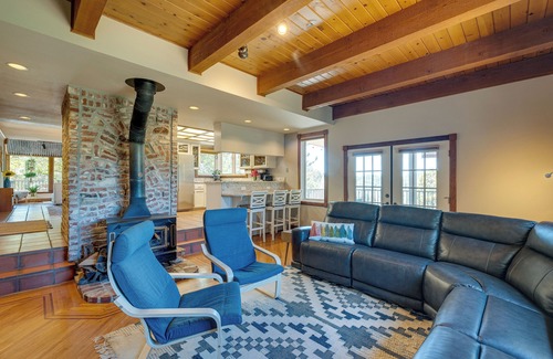 Auburn Cottage | Meadow Vista Mountain Escape w/River Views!